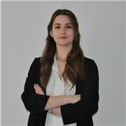 Hai bisogno di una ragazza aiuto-compiti o per ripetizioni di inglese? Piacere, mi chiamo Benedetta